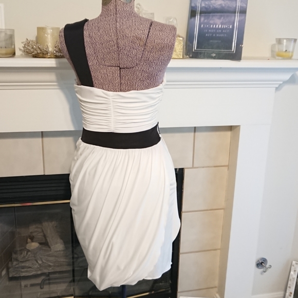 One-Shoulder Bodycon Dress - White - Picture 2 of 4